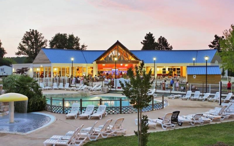 Camping - Sainte-Catherine-de-Fierbois - Grand Centre - Parc de Fierbois - Image #2