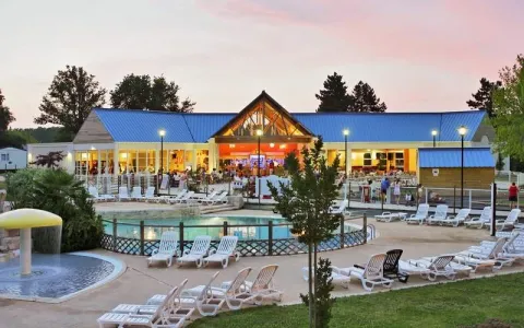 Camping - Sainte-Catherine-de-Fierbois - Grand Centre - Parc de Fierbois