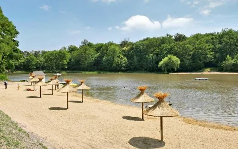 Camping - Sainte-Catherine-de-Fierbois - Grand Centre - Parc de Fierbois