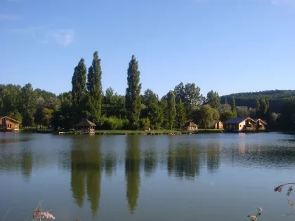Camping - Coly - Aquitaine - Résidence Les Cottages du Lac