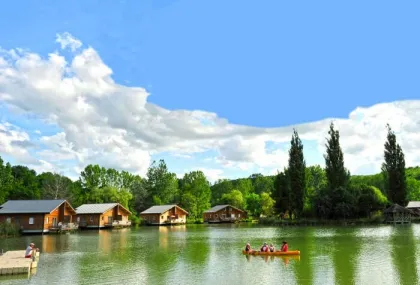 Camping - Coly - Aquitaine - Résidence Les Cottages du Lac
