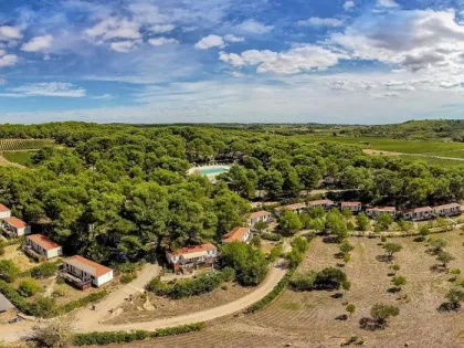 Camping - Castelnau-de-Guers - Languedoc-Roussillon - résidentiel la Pinède