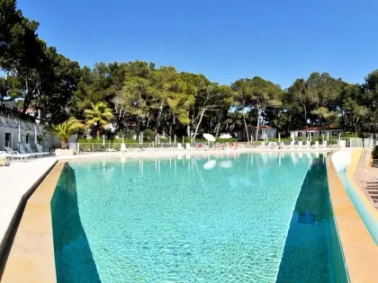 Camping - Castelnau-de-Guers - Languedoc-Roussillon - résidentiel la Pinède