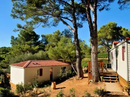 Camping - Castelnau-de-Guers - Languedoc-Roussillon - résidentiel la Pinède