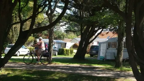 Camping Vieux Chateau - Saint-Michel-Chef-Chef