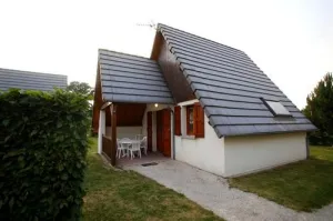 Camping - Le Rouget - Auvergne - Village chalets du Moulin du Teil