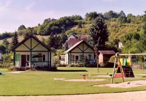 Camping - Cravant - Bourgogne - Village de Chalet de Cravant