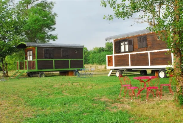 Camping - Chassenard - Auvergne - Village Toue des Demoiselles