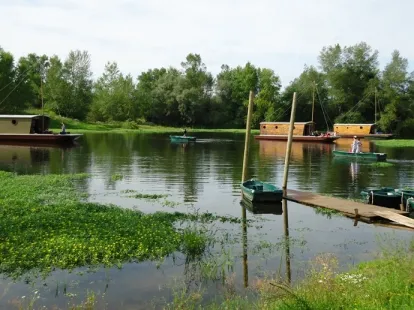 Camping - Chassenard - Auvergne - Village Toue des Demoiselles