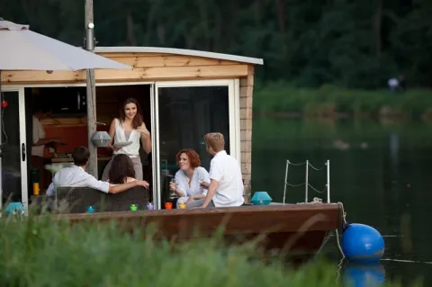 Camping - Chassenard - Auvergne - Village Toue des Demoiselles