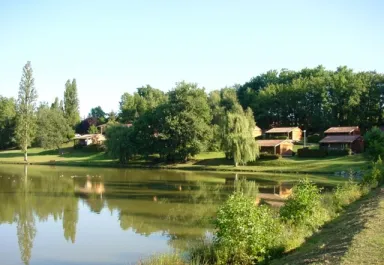 Camping - Boulogne sur Gesse - Midi-Pyrénées - Village Vacances du Lac