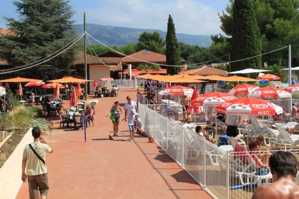 Camping - Bormes-les-Mimosas - Provence-Alpes-Côte d'Azur - Village Vacances La Manne Gîtes