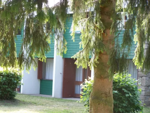 Camping - Yssingeaux - Auvergne - Village Vacances L'Aubépine
