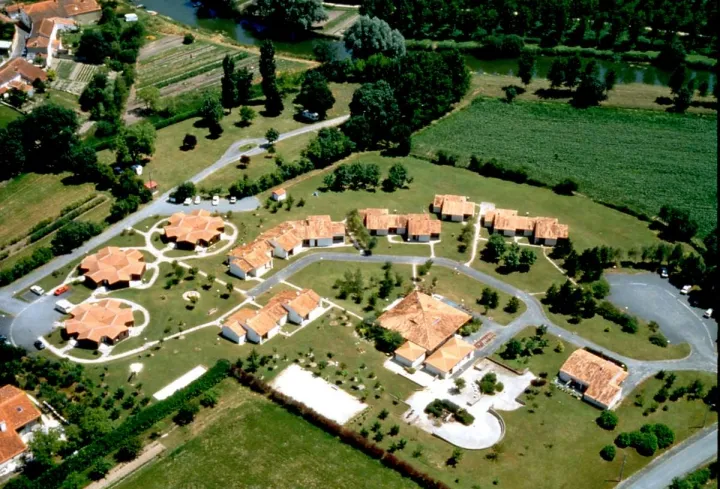 Camping - Tonnay-Boutonne - Poitou-Charentes - Village Vacances Les Peupliers