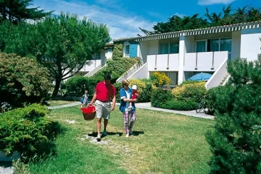 Camping - Sainte-Marie-de-Ré - Poitou-Charentes - Village Vacances Montamer