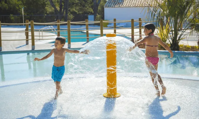 Camping - Vedène - Provence-Alpes-Côte d'Azur - Avignon Parc