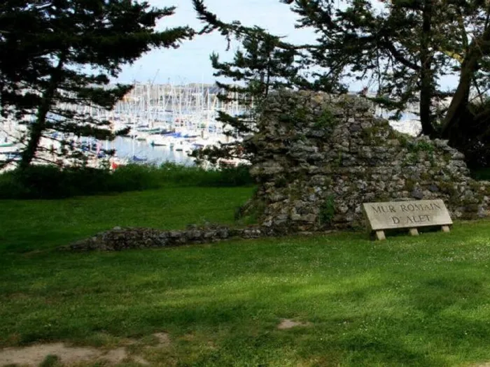 Camping - Saint-Malo - Bretagne - Camping de la Cité d'Alet