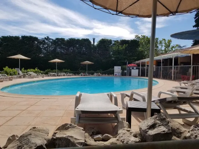 Camping - Violès - Provence-Alpes-Côte d'Azur - Camping des Favards