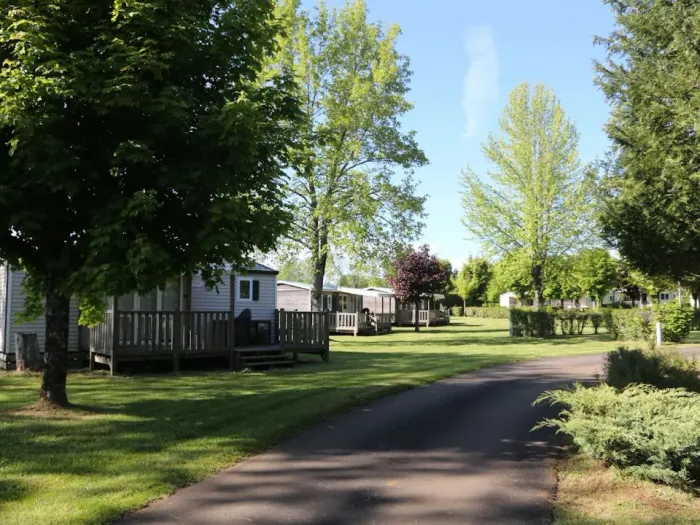 Camping - Pléaux - Auvergne - Camping L'échappée verte
