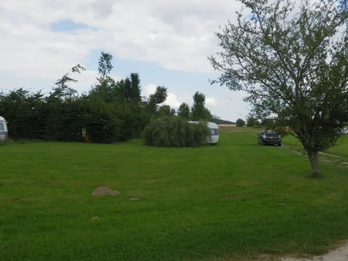 Camping - Neuvilly-en-Argonne - Lorraine - Camping Le Groseillier