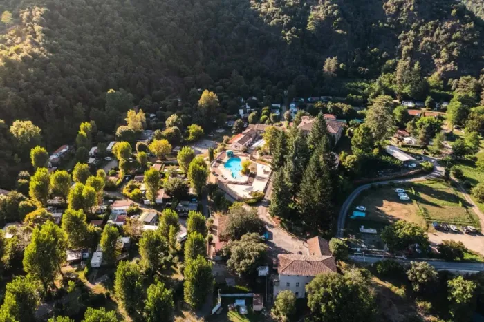 Camping - Saumane - Languedoc-Roussillon - Chateau De L'hom
