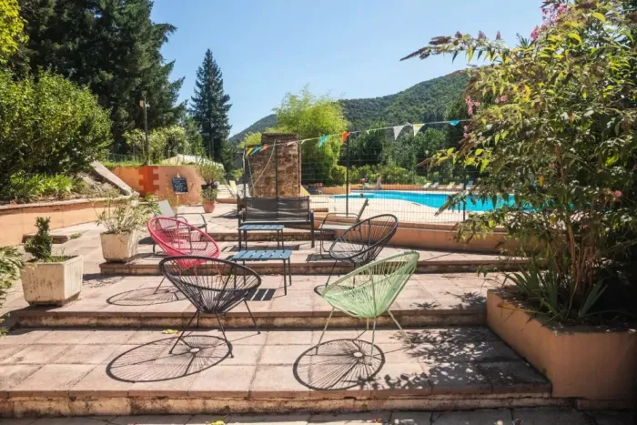 Camping - Saumane - Languedoc-Roussillon - Chateau De L'hom