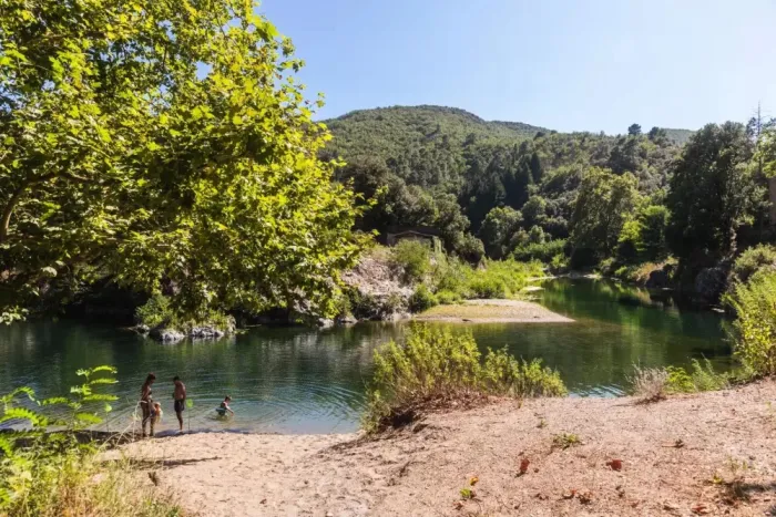 Camping - Saumane - Languedoc-Roussillon - Chateau De L'hom
