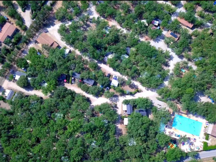 Camping - Saint-Saturnin-lès-Apt - Provence-Alpes-Côte d'Azur - Domaine des Chênes Blancs