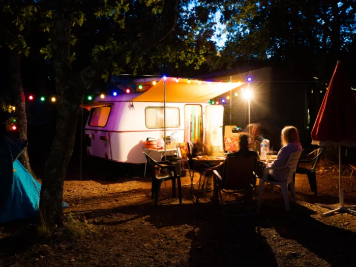 Camping - Saint-Saturnin-lès-Apt - Provence-Alpes-Côte d'Azur - Domaine des Chênes Blancs