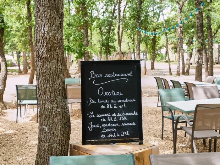 Camping - Saint-Saturnin-lès-Apt - Provence-Alpes-Côte d'Azur - Domaine des Chênes Blancs