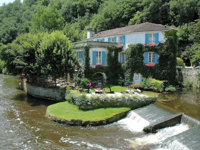Camping - Vieux-Mareuil - Aquitaine - Etang Bleu