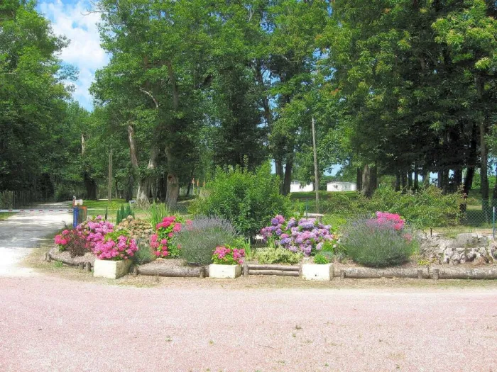 Camping - Vieux-Mareuil - Aquitaine - Etang Bleu