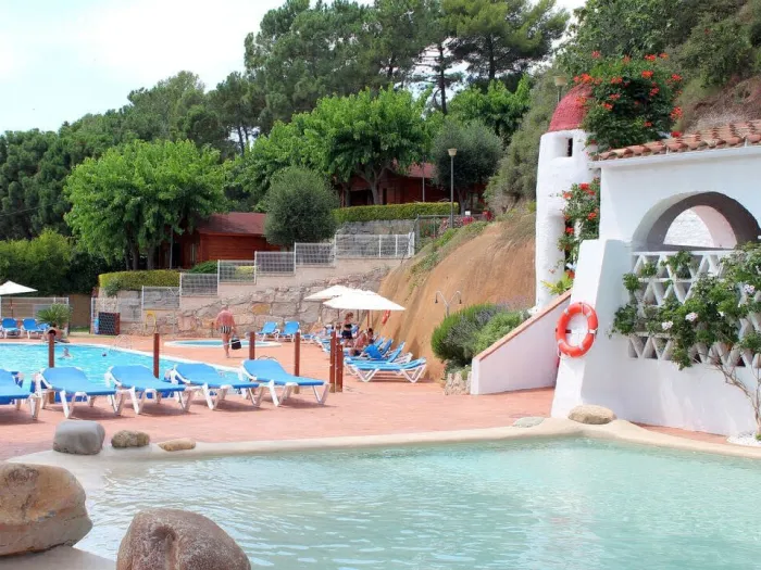 Camping - Canet de Mar - Costa Brava - Globo Rojo