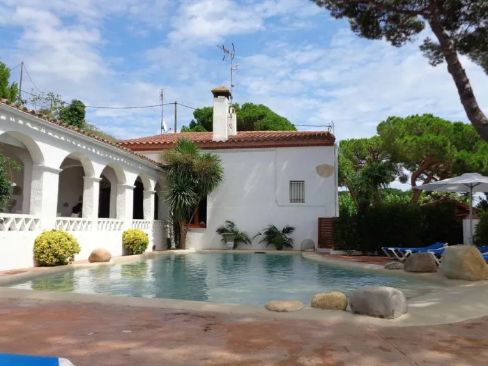 Camping - Canet de Mar - Costa Brava - Globo Rojo