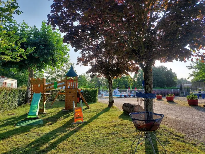 Camping - Les Églisottes-et-Chalaures - Aquitaine - L'Eau Vive