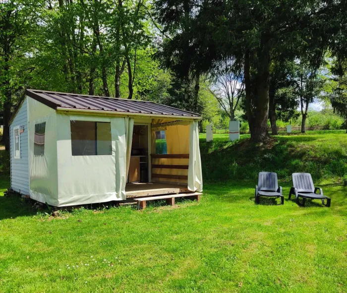Camping - Cunlhat - Auvergne - L'Émeraude du Lac