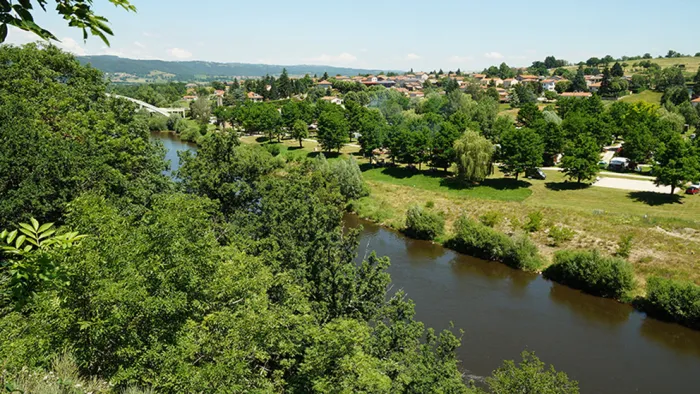 Camping - Bas-en-Basset - Auvergne - La Camargue