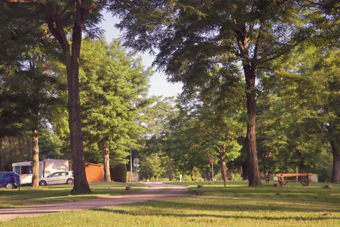 Camping - Bas-en-Basset - Auvergne - La Camargue