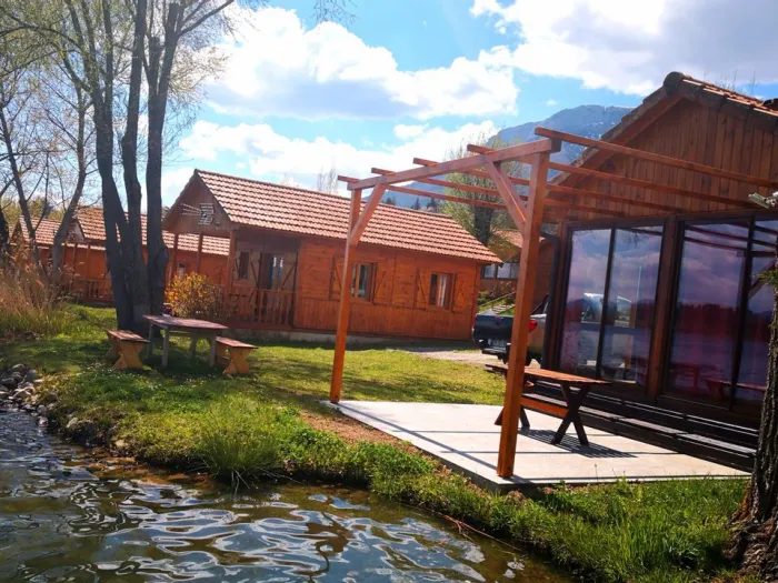 Camping - La Freissinouse - Provence-Alpes-Côte d'Azur - La Motte Flottante