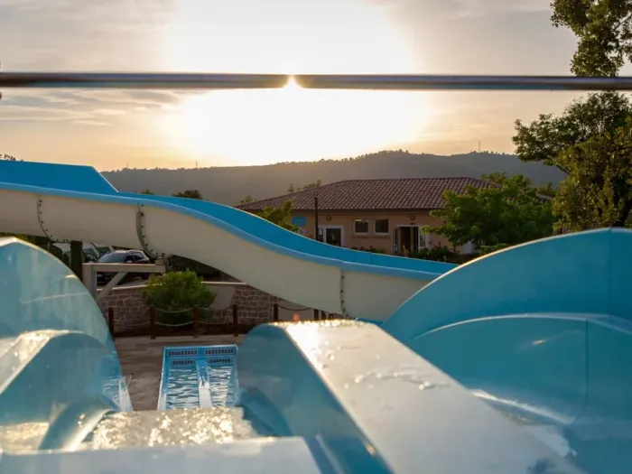 Camping - Gréoux-les-Bains - Provence-Alpes-Côte d'Azur - La Pinède