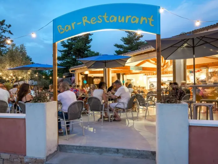 Camping - Gréoux-les-Bains - Provence-Alpes-Côte d'Azur - La Pinède