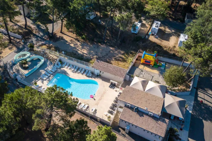 Camping - Mondragon - Provence-Alpes-Côte d'Azur - La Pinède en Provence