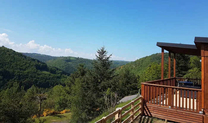 Camping - Neuvéglise - Auvergne - Le Belvédère