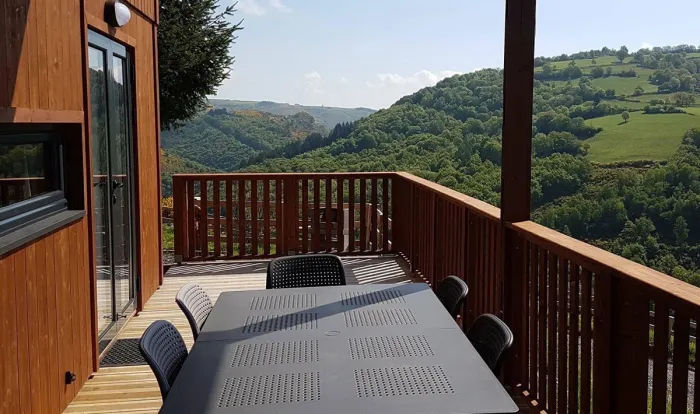 Camping - Neuvéglise - Auvergne - Le Belvédère