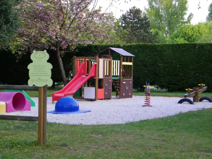 Camping - Saint-Père-sur-Loire - Grand Centre - Le Jardin de Sully