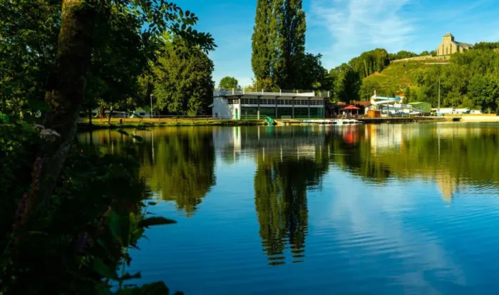 Camping - Doulcon - Lorraine - Le Lac Vert