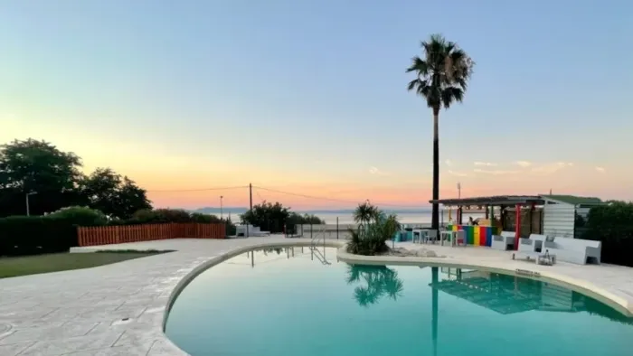 Camping Le Neptune - Saint-Mitre-les-Remparts