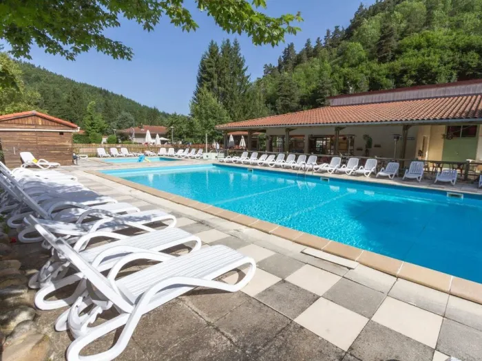 Camping Piscine Haute Loire - 33 - campings
