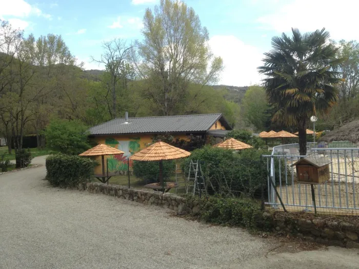 Camping - Tournon sur Rhône - Rhône-Alpes - Les Acacias