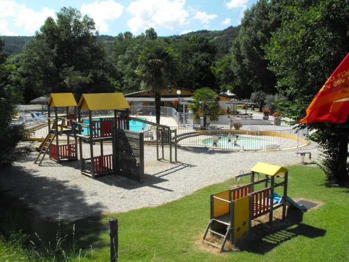 Camping - Tournon sur Rhône - Rhône-Alpes - Les Acacias